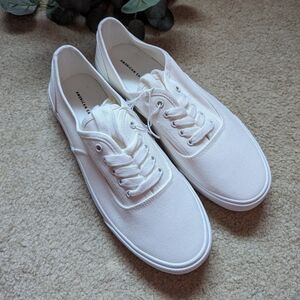 NWT American Eagle Men's Cotton Canvas Sneakers Size 9